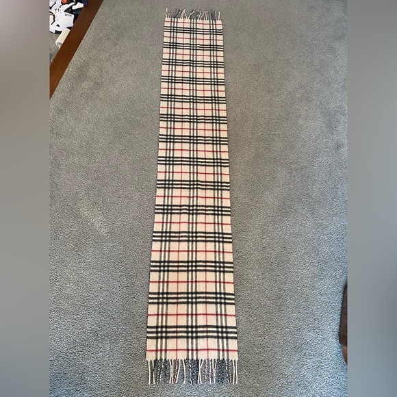 Burberry Classic Check Tan 100% Cashmere Large Scarf - Picture 3 of 8